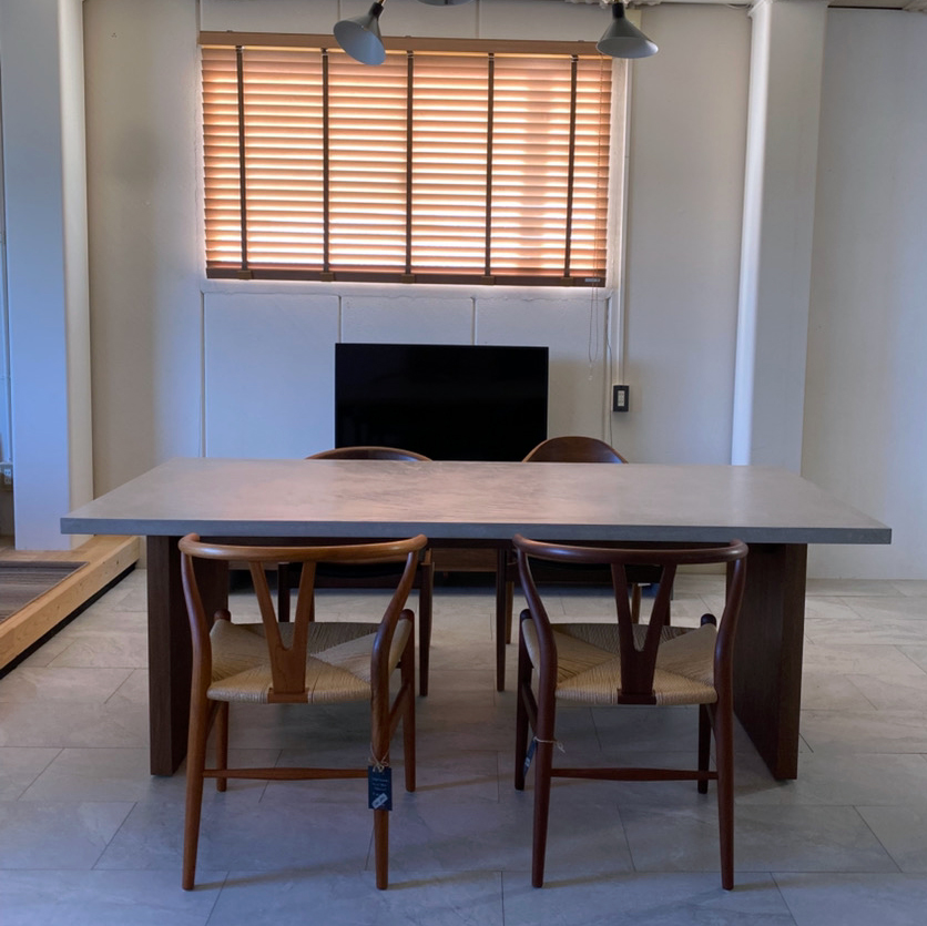 モールテックス ダイニングテーブル”RUND02"木製パネル脚(オーク・ウォールナット）W2200