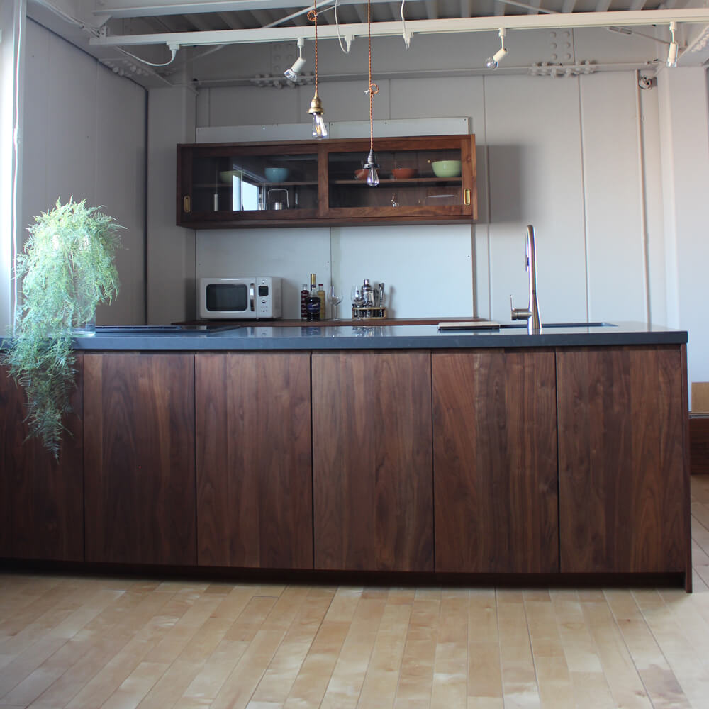 関西限定！現品のみ対象　ウォールナット材×クォーツストーン　アイランドキッチン