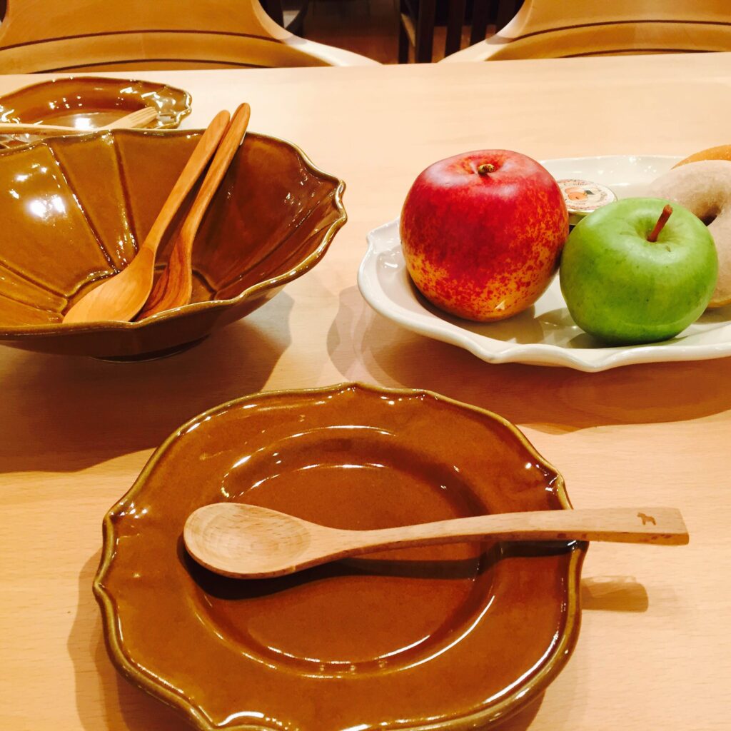 studioM'のおススメのお皿 | 大阪で造作家具をお探しならリーフへ