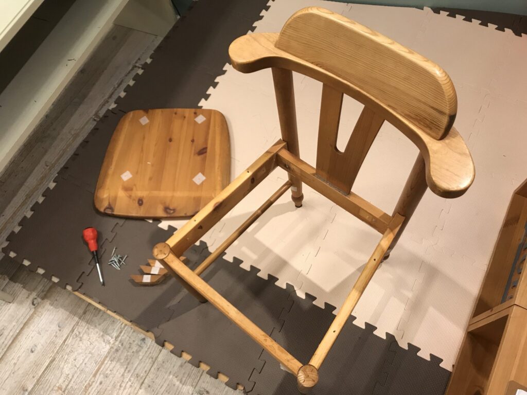 木製椅子のぐらつきを修理する