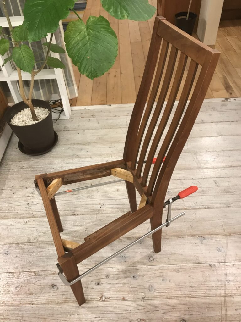椅子のグラつき修理