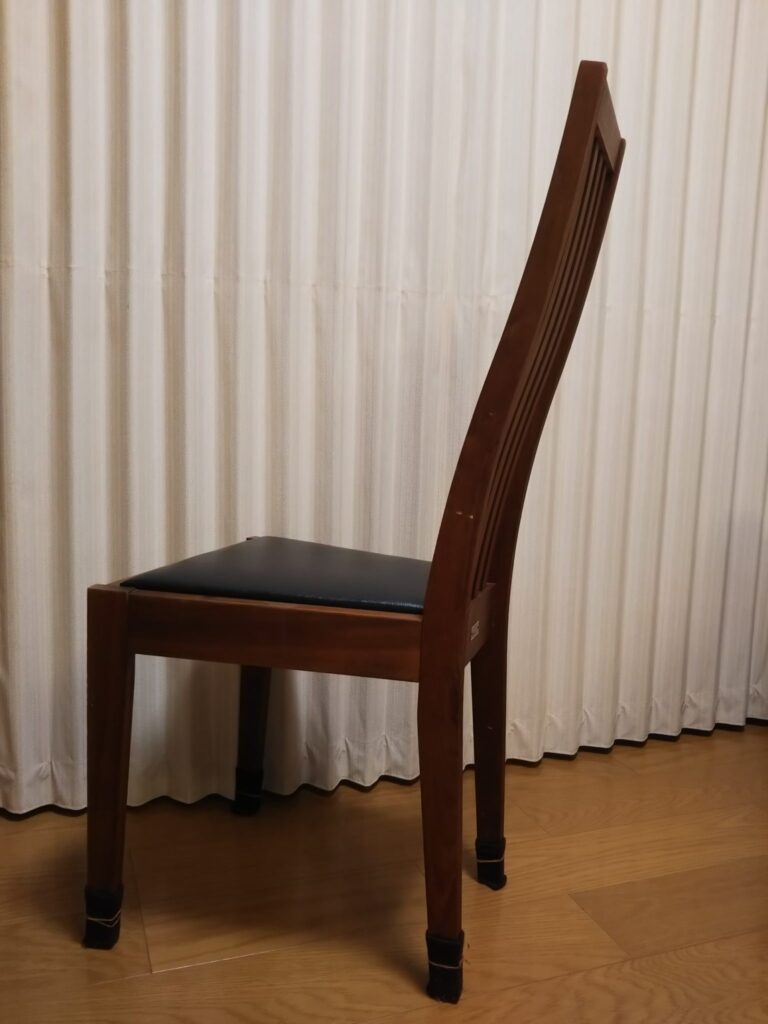 天然木ウォールナット材の椅子　ロッシシリーズ