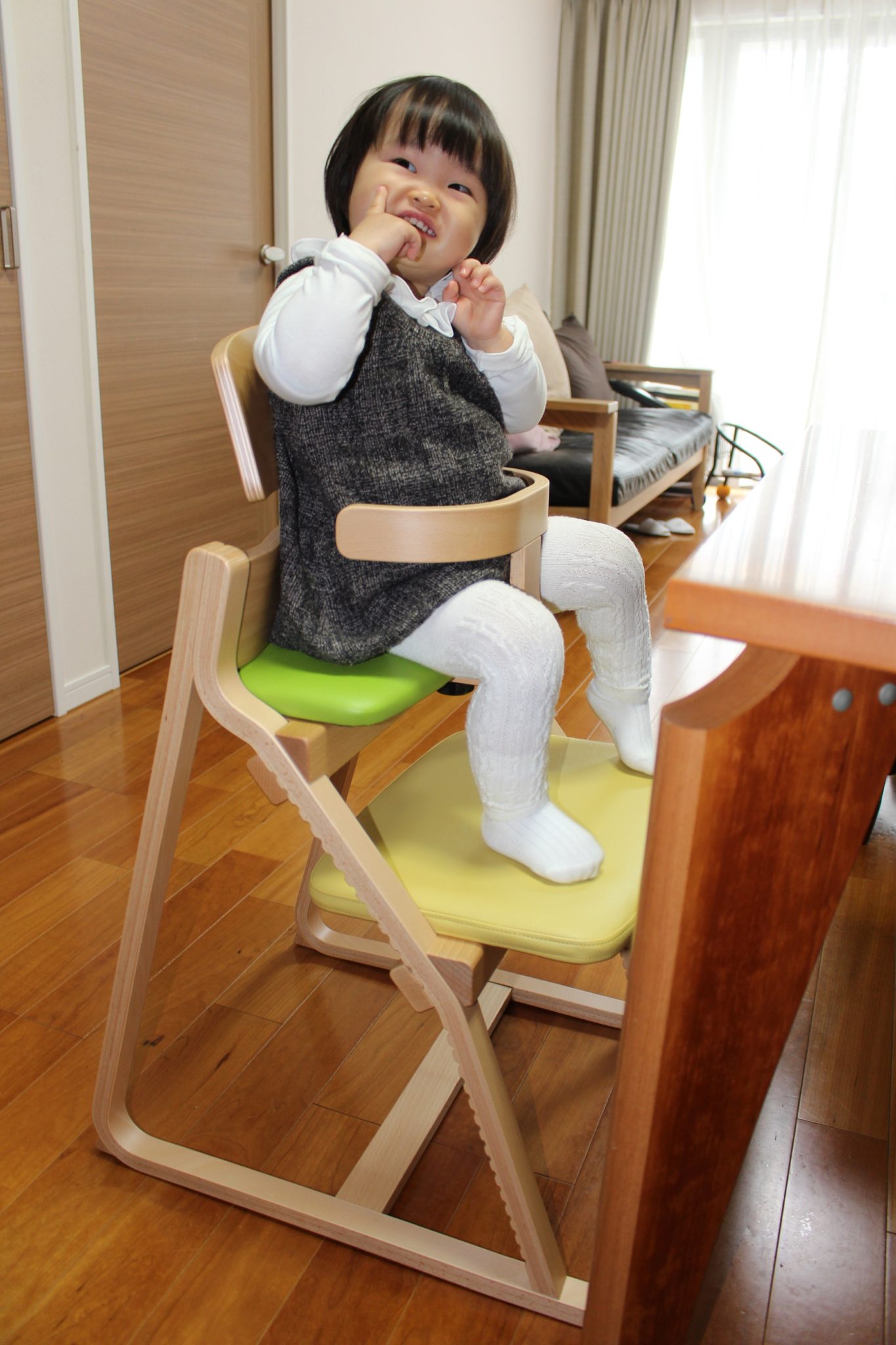 子供の姿勢を守る椅子アップライトチェア|大阪のオーダー家具ならリーフ