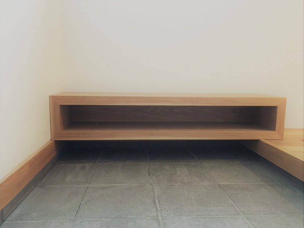 天然木オーク材の玄関収納ベンチ | 大阪のオーダー家具はリーフ大阪南港