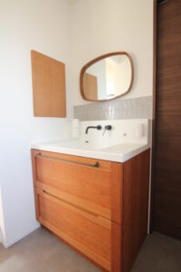 大阪でオーダー家具の専門店リーフの施工事例「大阪狭山市N様邸：ブラックチェリー材  洗面台」のアイキャッチ