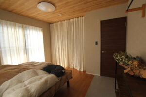 大阪でオーダー家具の専門店リーフの施工事例「大阪狭山市N様邸：リネンカーテン Lif / Lin」のアイキャッチ