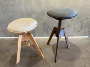 大阪でオーダー家具の専門店リーフのブログ記事「広松木工さんの「LUME テーブル＆スツール」を大阪狭山ショールームに展示しました」のアイキャッチ