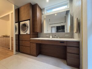 大阪でオーダー家具の専門店リーフの施工事例「京都市H様：ウォールナット材 洗面台」のアイキャッチ