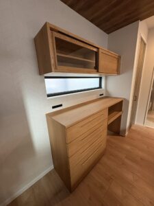 大阪でオーダー家具の専門店リーフの施工事例「大阪府枚方市M様邸：オーク材キッチンカウンター」のアイキャッチ